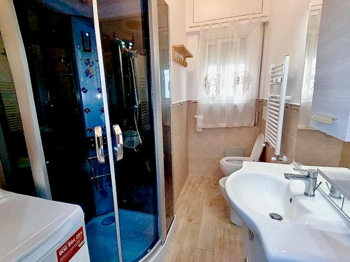 Appartamento Relax Zambrini Lido di Ostia Esterno foto